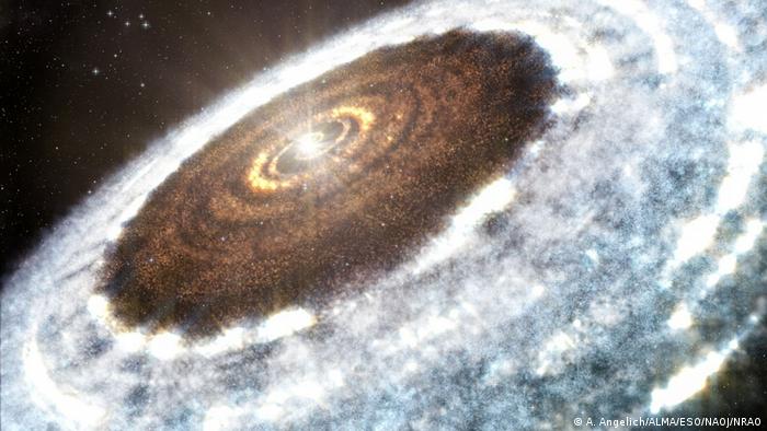 Astrónomos descubren el «eslabón perdido» que explica el origen del agua en el sistema solar