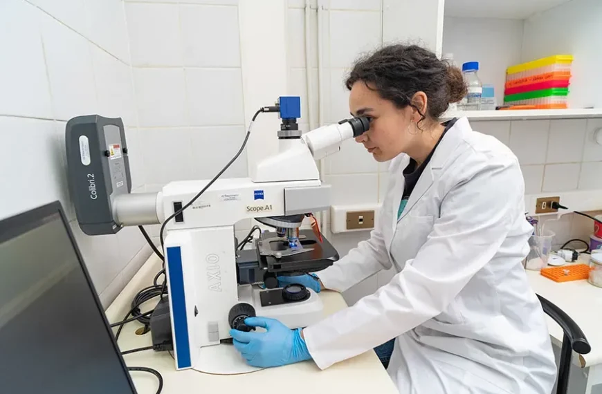 Microscopía Gallega: Explorando el Mundo Invisible