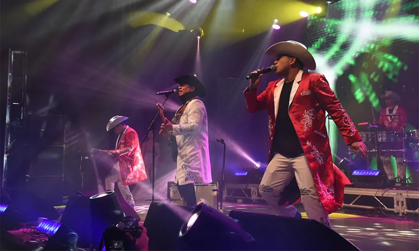 Festival Folclórico en la Patagonia: Charros en Escenario