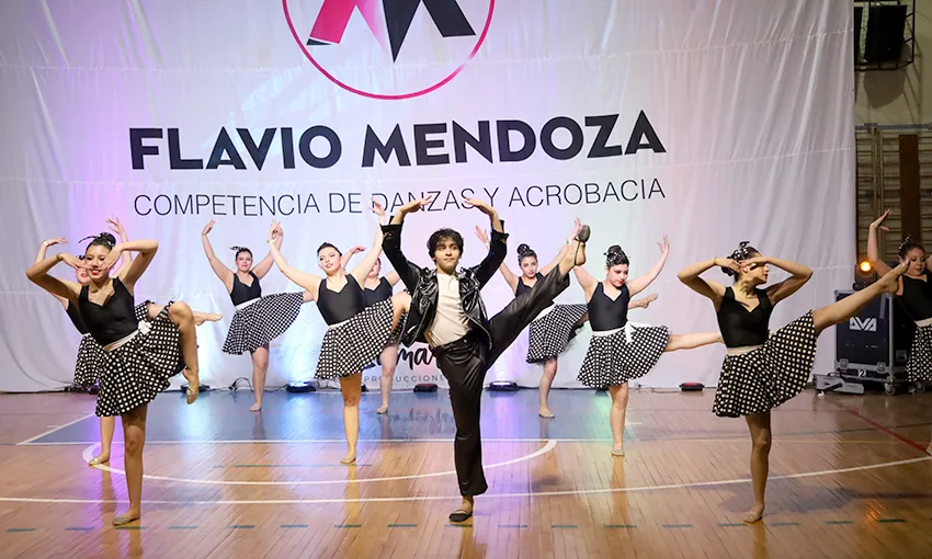 Competencia de danza y acrobacia en Punta Arenas