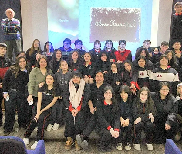 Teatro chileno: Jonathan Aravena en la Universidad de Magallanes