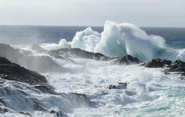 Marejadas Anormales: Alerta Temprana en Isla de Pascua