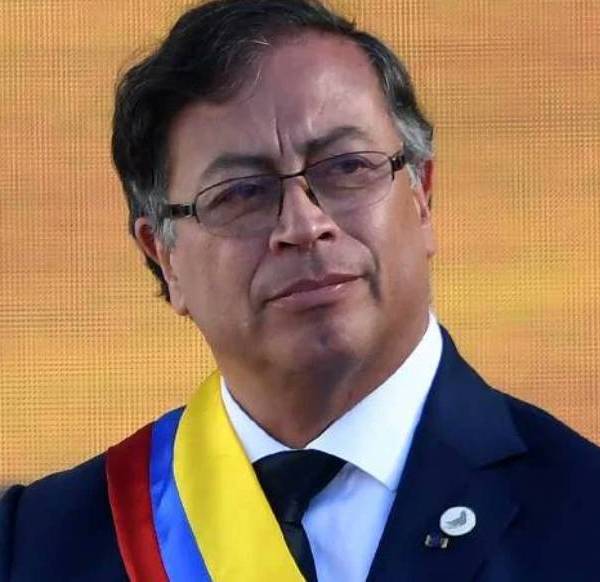 Gustavo Petro denuncia engaños de Restrepo en la transición de Colombia