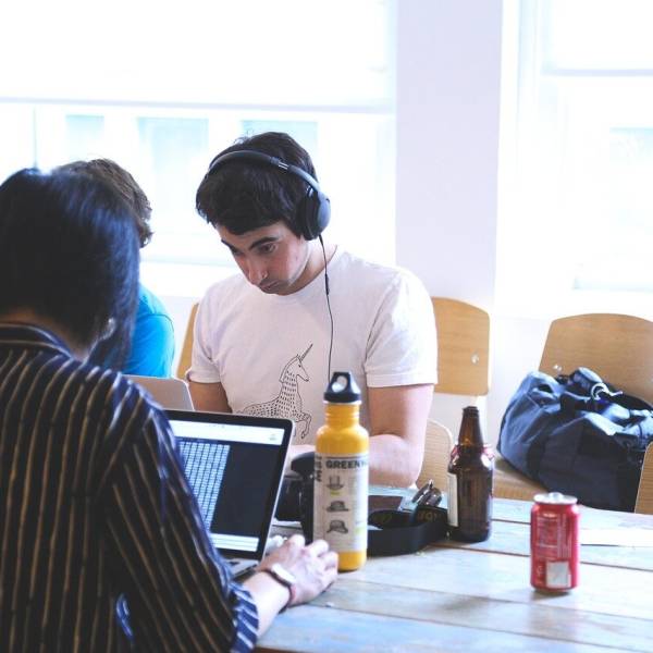 Emprendimiento juvenil: ¿Cómo LaunchX transforma las ideas en realidades?