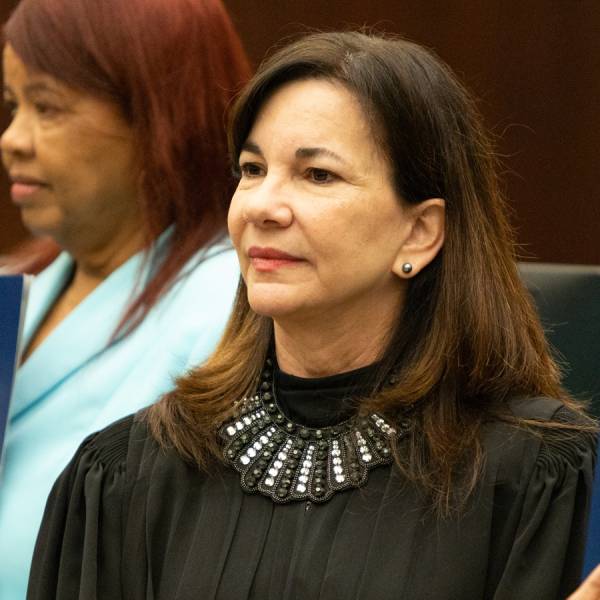 Prohibición de Visas: La Jueza Que Desmantela la Medida de Trump