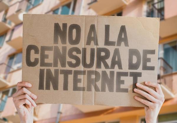 Cómo el complejo industrial de la censura impacta la política…